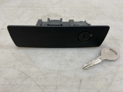 Jeep JK Wrangler Glove Box Latch Black w/ Key 2011 2012 2013 2014-2017 040323 - Image 1 of 4