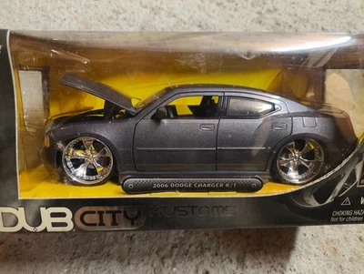 Jada Toys Dub City 2006 Dodge Charger R/T  1:24 NUOVO!! - Immagine 1 di 4