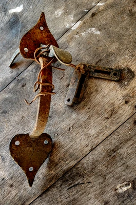 M  VINTAGE WROUGHT IRON THUMB LATCH DOOR HANDLE COUNTRY BARN/HOUSE - Image 1 of 3