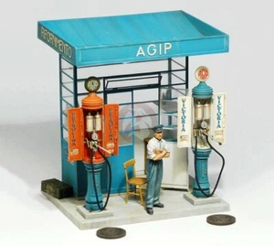 Modelo Victoria 1/35 Estación de servicio de gas de gasolina Agip italiana WWII w / Figura 40105 - Imagen 1 de 1