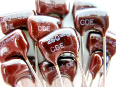 12X - 250pF 5% @ 500V - (CDE) CONDENSADOR DE MICA PLATEADO DIP~~ CIRCUITOS RF/AUDIO/TONO Foto 1 de 2