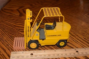 Vintage Gescha #298 Caterpillar V60 Forklift 1/25 Scale RARE Find - Picture 1 of 4