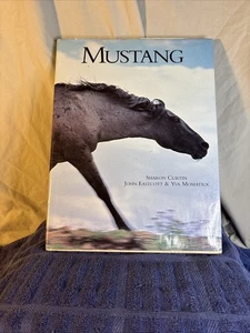 Mustang. Our Horses, Our Land. Coffee Table Book.  - Bild 1 von 13