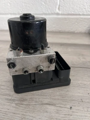 FORD FOCUS 2010 1.8 PETROL MK2 5DR ABS PUMP 8M51-2C405-CA - Image 1 of 4