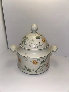Villeroy & Boch ALBERTINA Covered Vegetable/Small Soup Tureen With Notched Lid - Picture 1 of 11