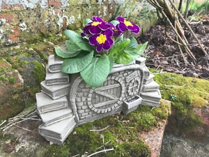 Library Planter Stone Garden Ornament - Picture 1 of 4