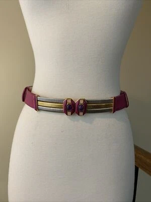 "Cinturón de piel de serpiente expandible Judith Leiber piedras magenta dorado/plateado 1 1/8"" de ancho" Foto 1 de 4