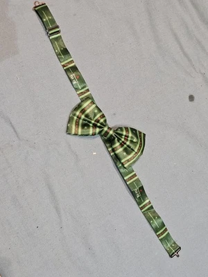 Heineken BOW TIE Detachable Bottle Opener CHRISTMAS PAR-TIE Novelty Christmas - Image 1 of 4