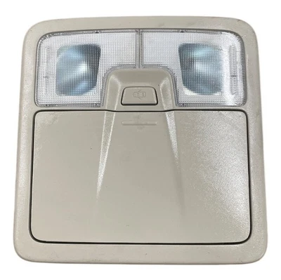 LUZ DE CORTESÍA ISUZU D-MAX CON SOPORTE PARA GAFAS DE SOL MK2 2012-2021 Foto 1 de 4