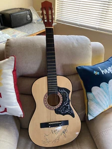 SIGNIERTE RASCAL FLATTS KLASSISCHE GITARRE - Top Sammlerstück! - Bild 1 von 8