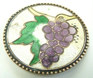 ANTIGUO PIN DE UVAS GUILLOCHE ESMALTADO DE 1930 - Imagen 1 de 3