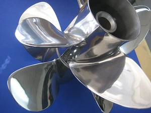 Hélices Bravo Three Signature cuatro por cuatro 18P de Hill Marine - Imagen 1 de 4