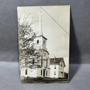 Iglesia Bautista Unida y Salón Masónico RPPC de colección ~ Charleston, Maine - Imagen 1 de 4