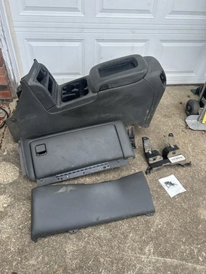 Chevrolet Silverado 1500 2003-2006 consola delantera intercambiable por encima de la rodilla guantera reforzada Foto 1 de 4