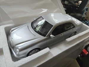 Otomóvil 1:18 Mercedes-Benz W210 E55 AMG plata en embalaje original - Imagen 1 de 5