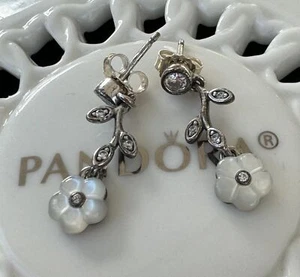 Auténticos Pendientes Colgantes Pandora Luminosos Florales #290699MOP - Imagen 1 de 9