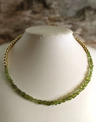 Collar gargantilla astillas de peridoto verde genuino y cuentas de oro  Foto 1 de 4
