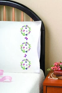 Gestempelt Stickerei ~ Design Works 2er Set Schmetterling Kreis Kissenbezüge #T232206 - Bild 1 von 4