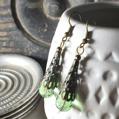 Pendientes lágrima filigrana envejecida verde primavera cristal facetado bronce Foto 1 de 4