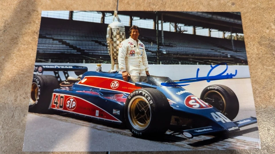 Mario Andretti Auténtico Firmado a Mano 4x6 Foto Autógrafo, Leyenda de Carreras Foto 1 de 1