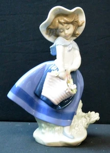 Lladro Daisa 5222 Porcelain Figurine "Pretty Pickings" 1983 - Picture 1 of 4