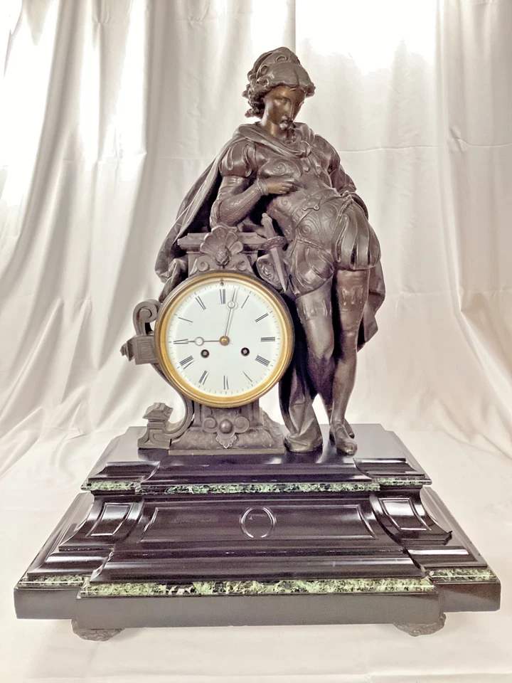 Antiguo reloj de sobremesa con figura francesa - Escultura de caballero - Base de pizarra y mármol - con Foto 1 de 4