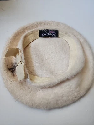 Sombrero boina vintage Kangol crema hecho en Gran Bretaña lazo y pluma  Foto 1 de 4