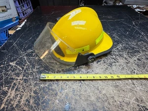 Chieftain Structural Fire Helmet 2000 Edition - Picture 1 of 24