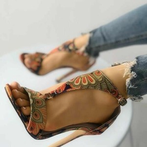 Pies Con Sandalias De Tacon Alto Hot Sale, 50% OFF |  www.autoescolaurgell.com