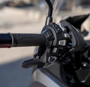 Honda NC750X 2021-2023 Kit impugnature riscaldate 08T70MKWD00 Originale - Foto 1 di 4