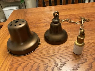 Dos colgantes de dosel de latón de colección para usar con globos colgantes de vidrio Foto 1 de 4