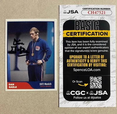 США ОЛИМПИЙСКАЯ БОРЬБА ДАН ГЕЙБЛ АВТОГРАФ 1972 ЗОЛОТАЯ МЕДАЛЬ КОЛЛЕКЦИОННАЯ КАРТОЧКА JSA 47521 - Изображение 1 из 2