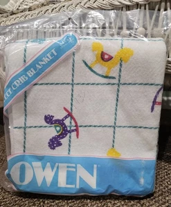 Vintage 90er Owen Fleece Krippe Decke Schaukelpferd Satinborte 40" x 45" Unisex - Bild 1 von 7