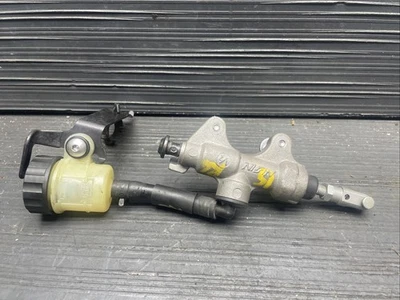 2015 Yamaha YZF R6, главный цилиндр заднего тормоза от оригинального производителя No71125 - Изображение 1 из 4