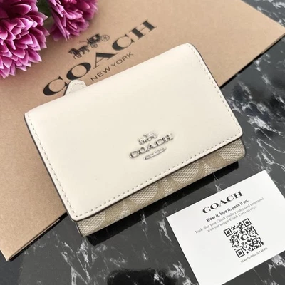 17 Novas Carteira Dobrável COACH Branca - Imagem 1 de 4