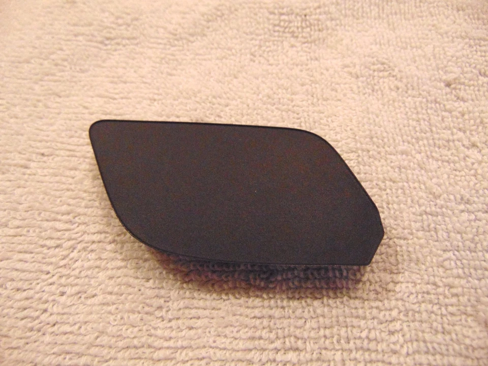 КРЫШКА БОЛТА ВНУТРЕННЕЙ РУЧКИ ПРАВОЙ ПАССАЖИРСКОЙ ДВЕРИ CHEVROLET IMPALA TAHOE 22886692 - Изображение 1 из 3