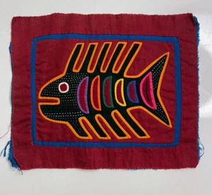 Aplique de pescado mola kuna Panamá cosido a mano 9 x 8 rojo San Blas tradición tribal - Imagen 1 de 4