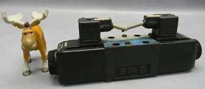 Vickers DG4V 3S 6C M U H5 60 定向控制阀 4 路 D03 24 Vdc 线圈 — 第 1/4 张图片