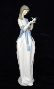 Figurina Nao Lladro 'Bellezza Naturale' La Dama del Gorrion #1317 con scatola - Foto 1 di 13