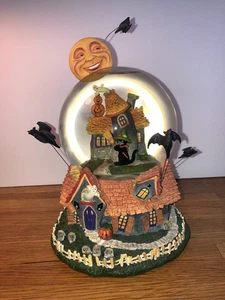 DEPT 56 Halloween Dorf Spukhaus Wasserkugel Schneekugel mit Fledermäusen Geister Katze - Bild 1 von 9