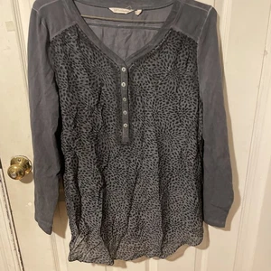 Top túnica Soft Surroundings estampado animal grande negro y gris - Imagen 1 de 9