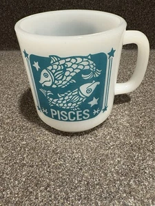 Vintage Mid Century Modern Milchglas Sternzeichen Fische Kaffeebecher grün - Bild 1 von 4