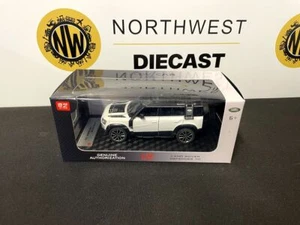 QY MODELS Q3002A 1:32 SCALE LAND ROVER DEFENDER 110 WHITE - Picture 1 of 2