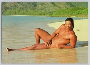 Postal de playa de los mares del sur de colección Nude Island Hunk Lounging in Surf - Imagen 1 de 1