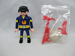 Playmobil Feuerwehr Figur mit Zubehör unbenutzt Display - Bild 1 von 3