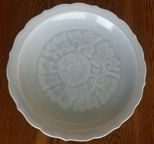 CELADON GLAZE JAPAN PLATE INCISED FLORALS JADE GREEN GREENWARE VINTAGE 10" - Picture 1 of 15