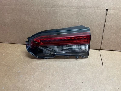 OEM 2019-2024 TOYOTA RAV4 LUZ TRASERA INTERIOR PUERTA LEVADIZA MONTADA DERECHA DERECHA ¡BONITA! Foto 1 de 4