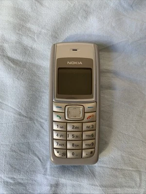 Telefono Nokia 1110 funzionante con batteria, cuffie, caricatore e manuale orig. - Immagine 1 di 4