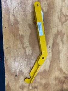 HUSTLER RH HAND DOOR LATCH (BAC VAC) 495562 - Picture 1 of 2
