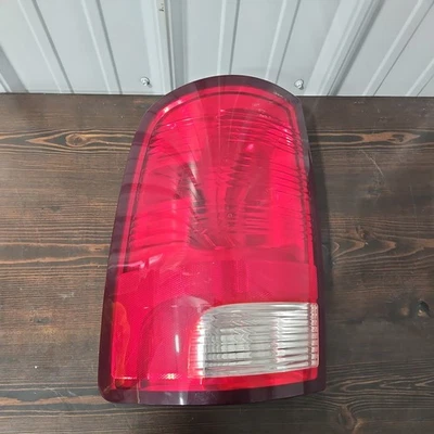 Luz trasera izquierda del conductor 55277415AC Dodge Ram 1500 2500 3500 2012-2018 OEM 55277415A Foto 1 de 4